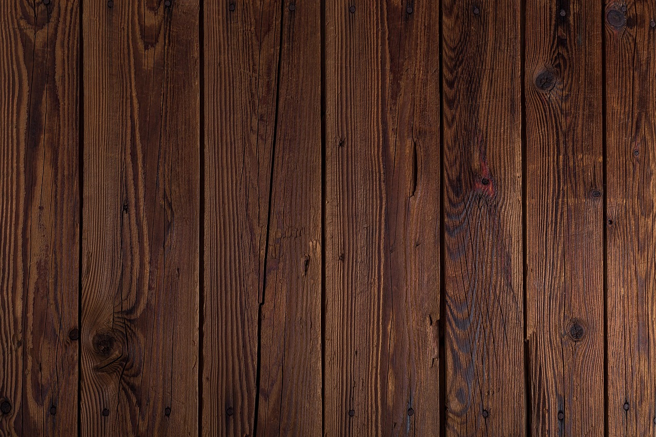 Warme houten meubels transformeren woonkamer. Warme houten meubels transformeren woonkamer.